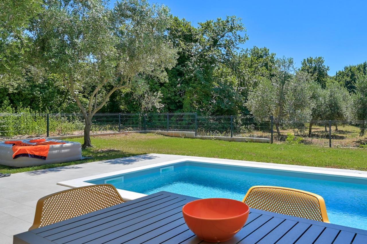 Villa Solis-Modern Villa For A Romantic Retreat, Heated Pool Лижнян Экстерьер фото